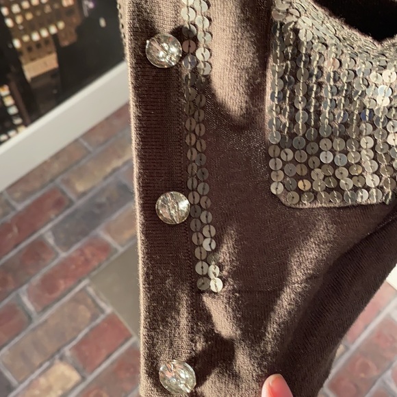 BKE BOUTIQUE - olive sweater w long slvs, jewel buttons & sequin pockets - M - Picture 11 of 16